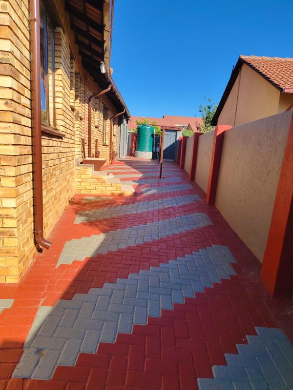 3 Bedroom Property for Sale in Geelhoutpark North West